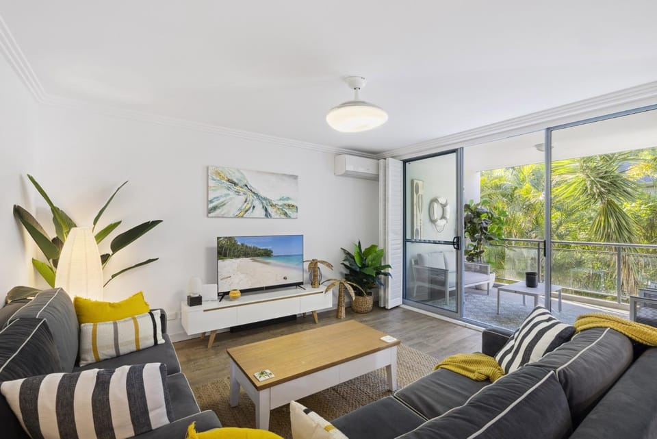 Bright 2-Bed Apartment Near Narrabeen Beach Apartment in Sydney
