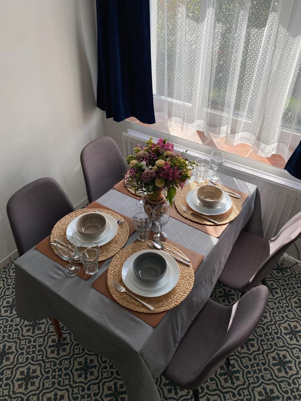 Seating area, Dining area