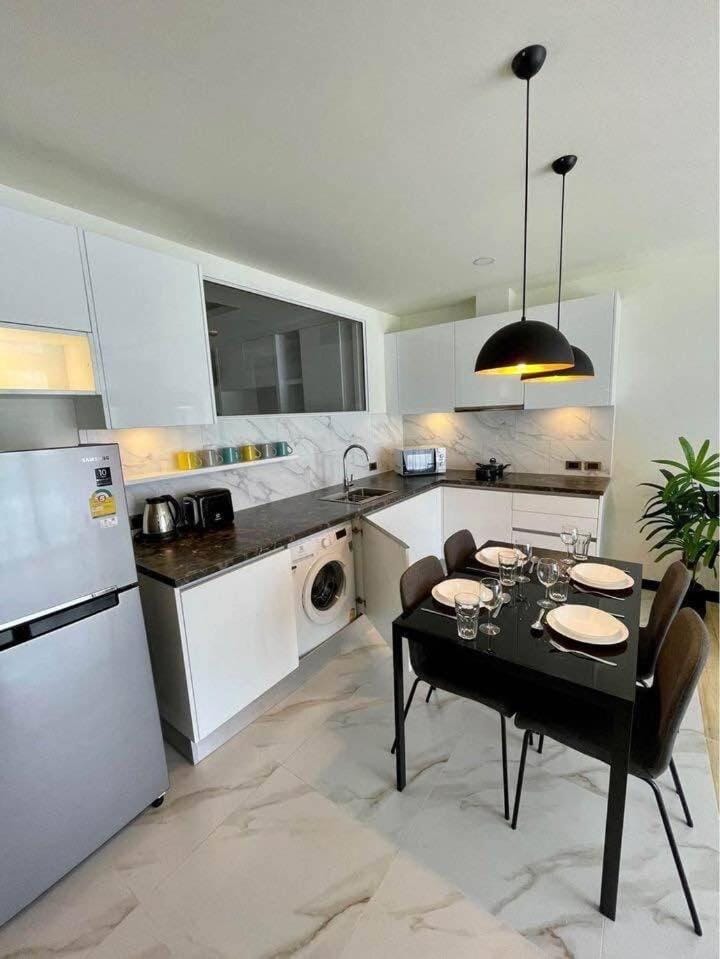 Sea Breeze 2 Bedrooms Rawai Naiharn Beach Apartment in Rawai