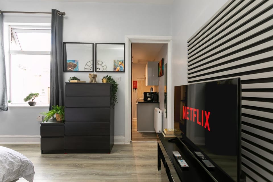 TV and multimedia, Decorative detail, Bedroom