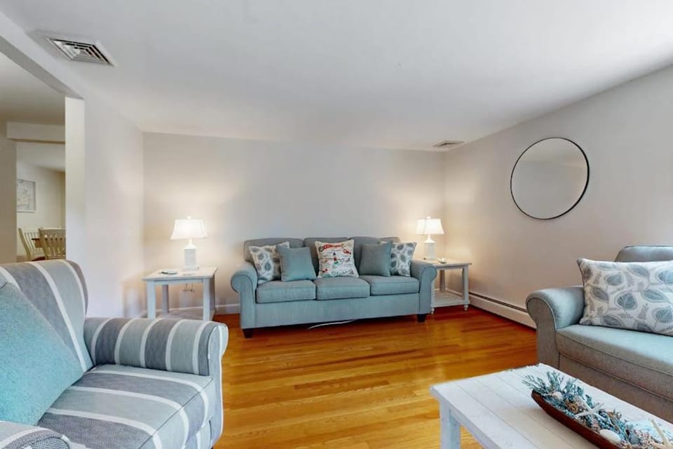 Sunroom Serenity House in South Yarmouth