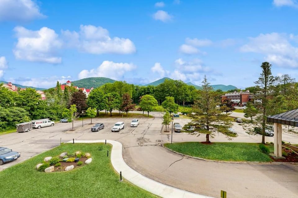 South Peak Studio at Rivergreen Apartment in Woodstock