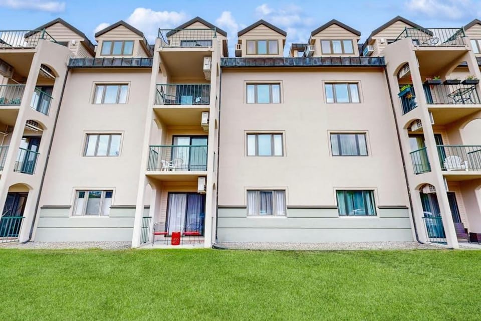 South Peak Studio at Rivergreen Apartment in Woodstock