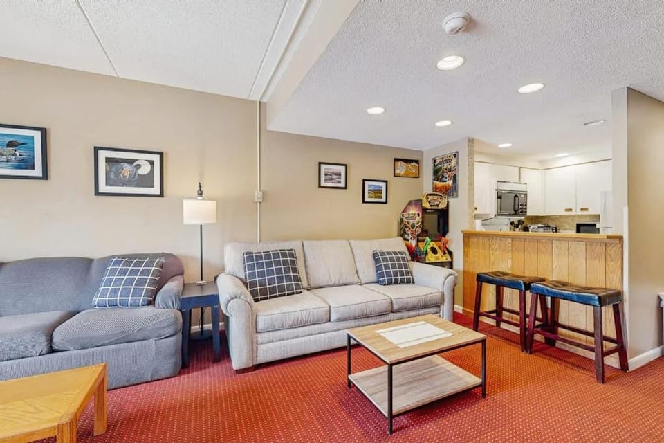 South Peak Condo at Rivergreen Apartment in Woodstock