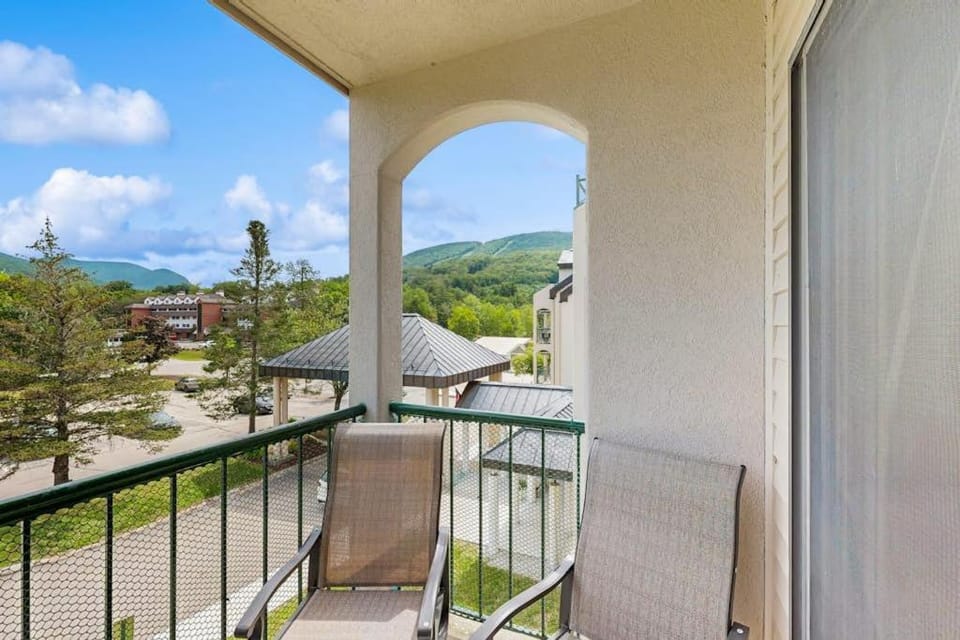 South Peak Condo at Rivergreen Apartment in Woodstock