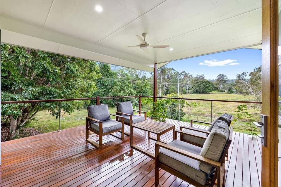 Quiet Ninderry Cottage with Peaceful Rural Outlook House in Yandina