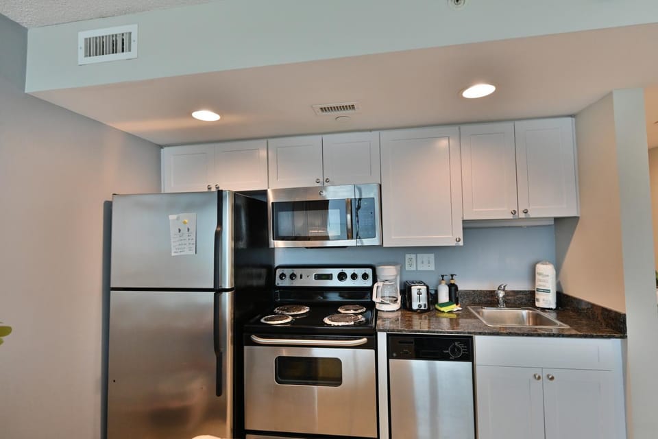 Coffee/tea facilities, Kitchen or kitchenette, dishwasher, oven, toaster