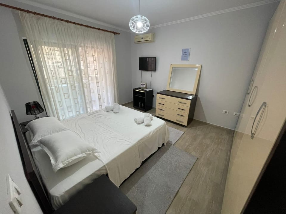 Bed, TV and multimedia, Bedroom, wardrobe, air conditioner