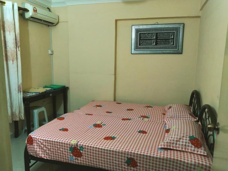 Bed, Photo of the whole room, Bedroom, air conditioner