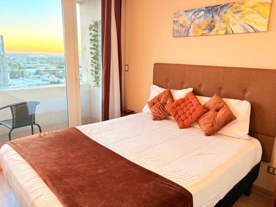 DEPARTAMENTO SEGUR0, COMODO Y TRANQUILO en Chillán Centro, ideal para descansar, full equipado, Wifi y estacionamiento Apartment in Bio Bio, Chile