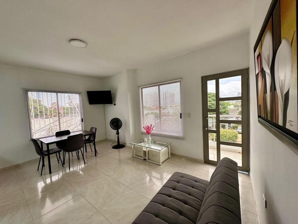 TV and multimedia, Living room, Seating area, Dining area
