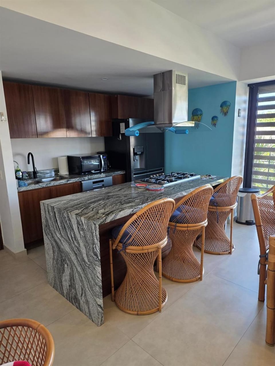 Kitchen or kitchenette, Seating area, Dining area, stove