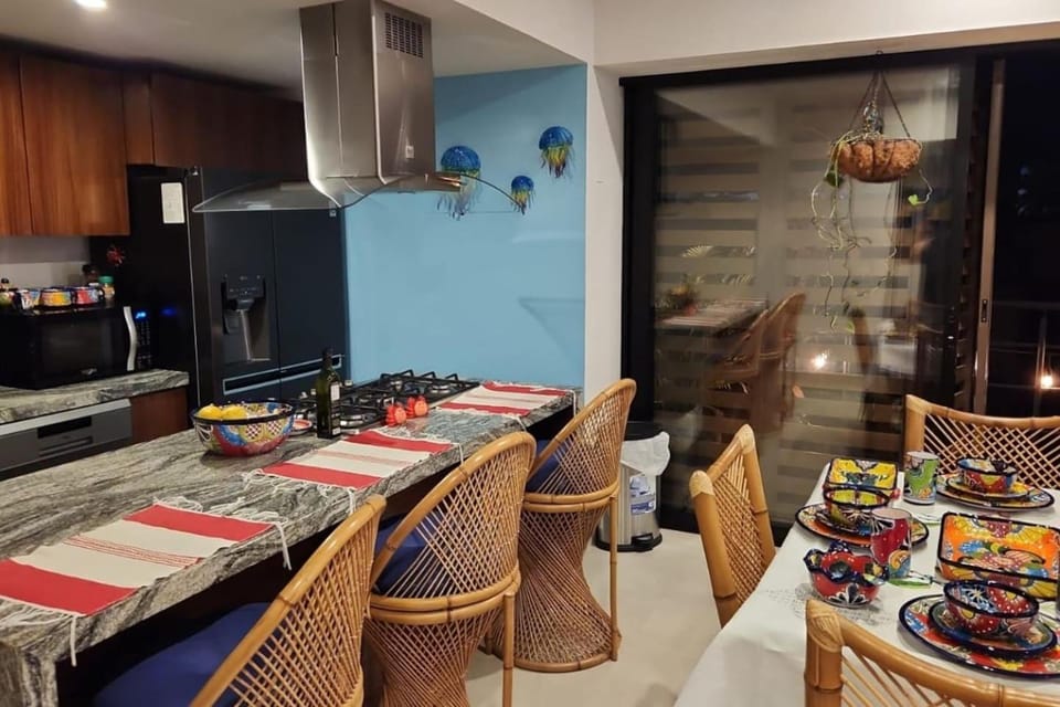Kitchen or kitchenette, Dining area, stove