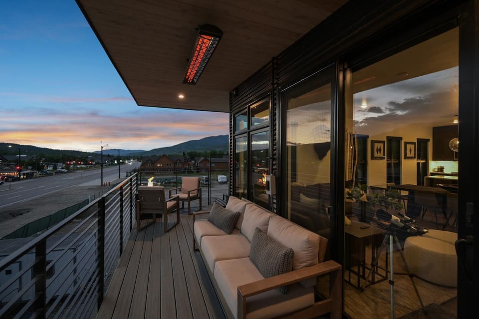 4-Season Modern Mountain Penthouse with Private Hot Tub & Scenic Views House in Silverthorne