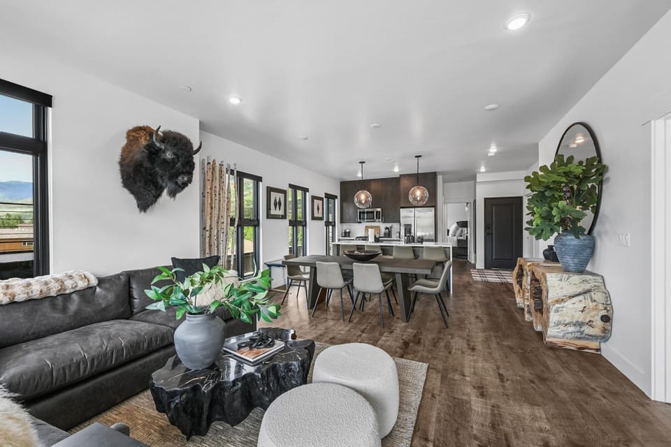 4-Season Modern Mountain Penthouse with Private Hot Tub & Scenic Views House in Silverthorne