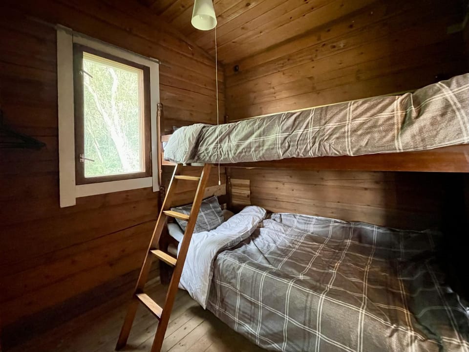 Bedroom, bunk bed
