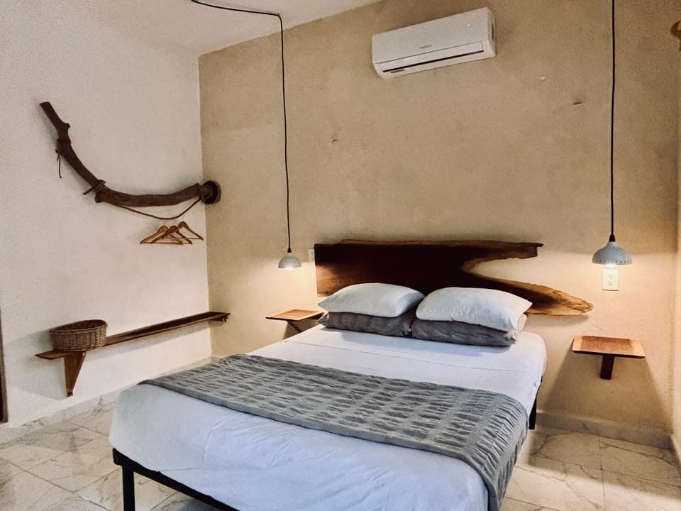 Bed, Photo of the whole room, air conditioner