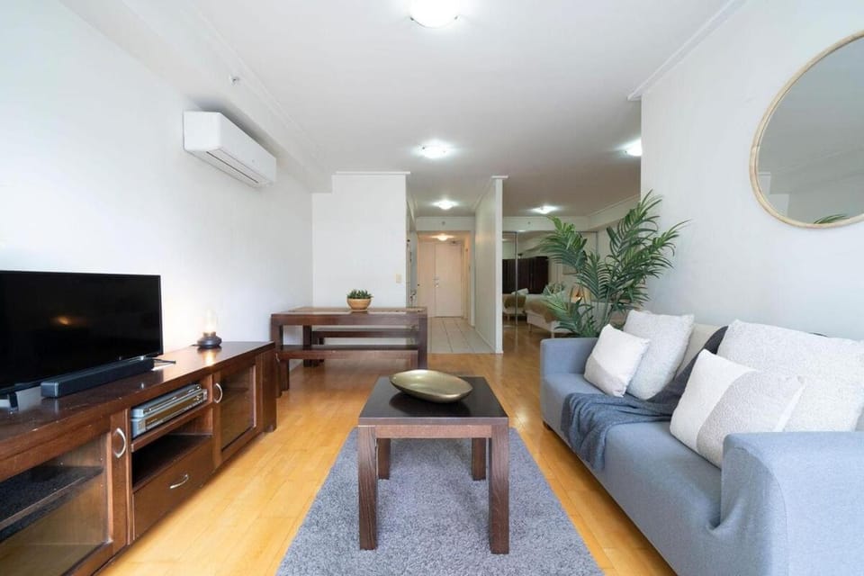 CBD crib - Skyline views meet pool & gym living - KS004 Apartment in Sydney