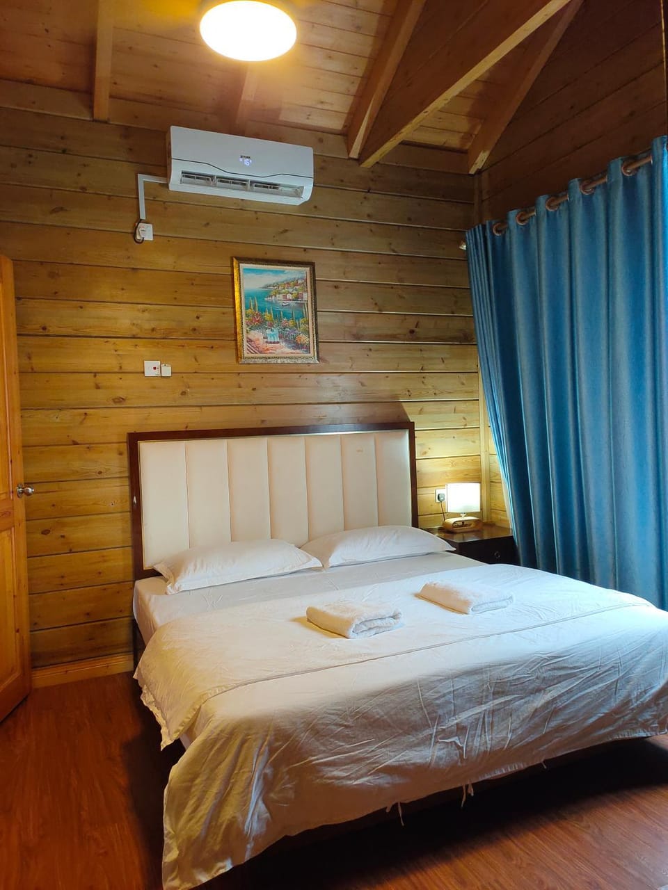 Bed, air conditioner