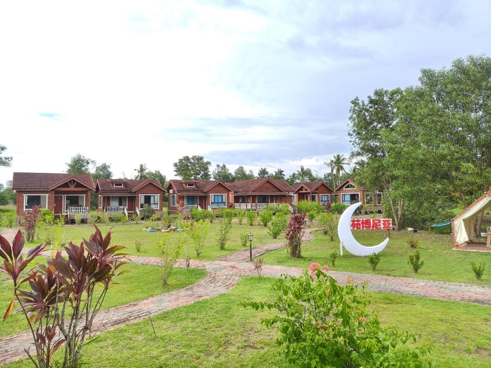 Property building, Day, Garden, Garden view