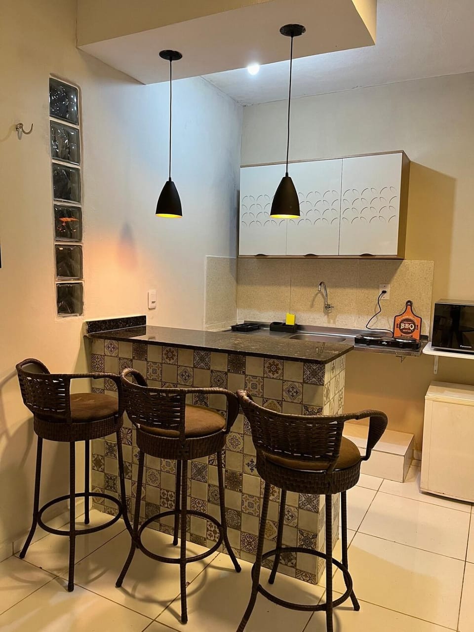 Kitchen or kitchenette, Dining area, stove