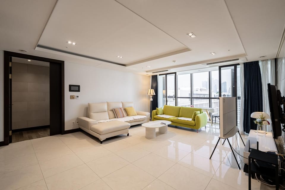 2400sqft On the Beach 1sec for big family Apartment in Busan