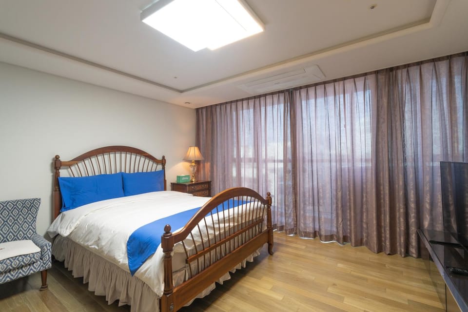 2400sqft On the Beach 1sec for big family Apartment in Busan