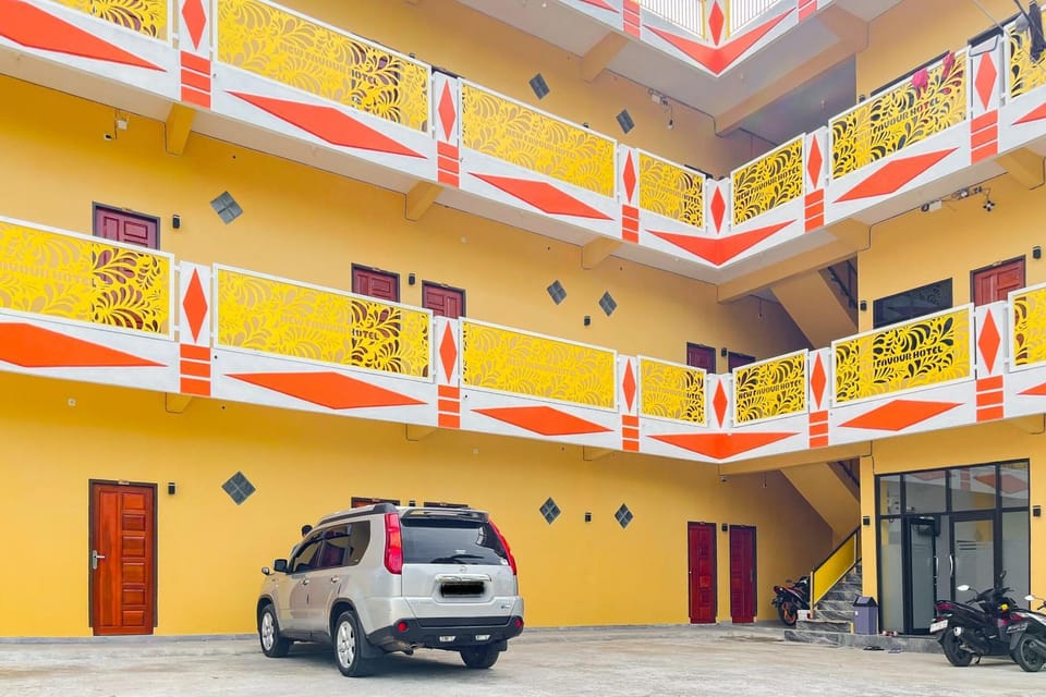 Facade/entrance