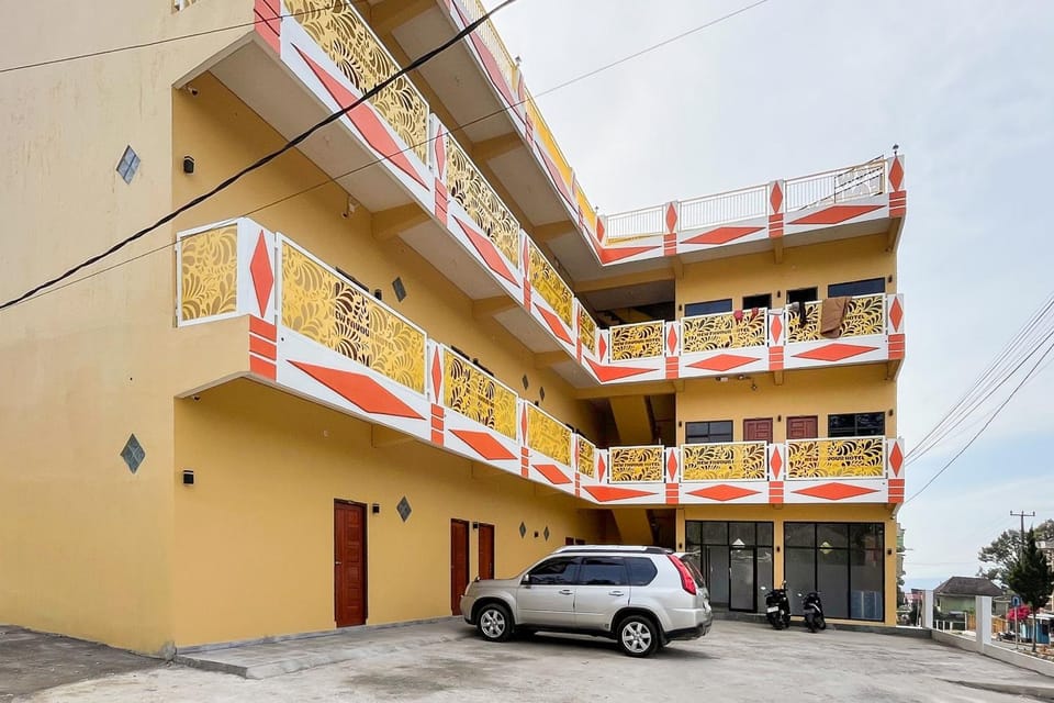 Facade/entrance