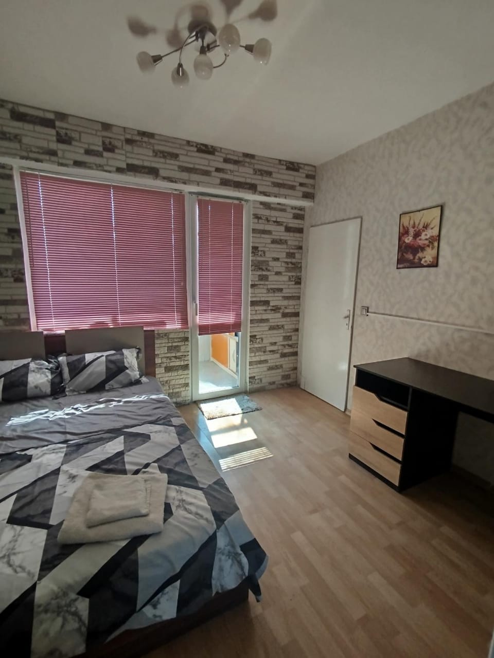 Photo of the whole room, Bedroom