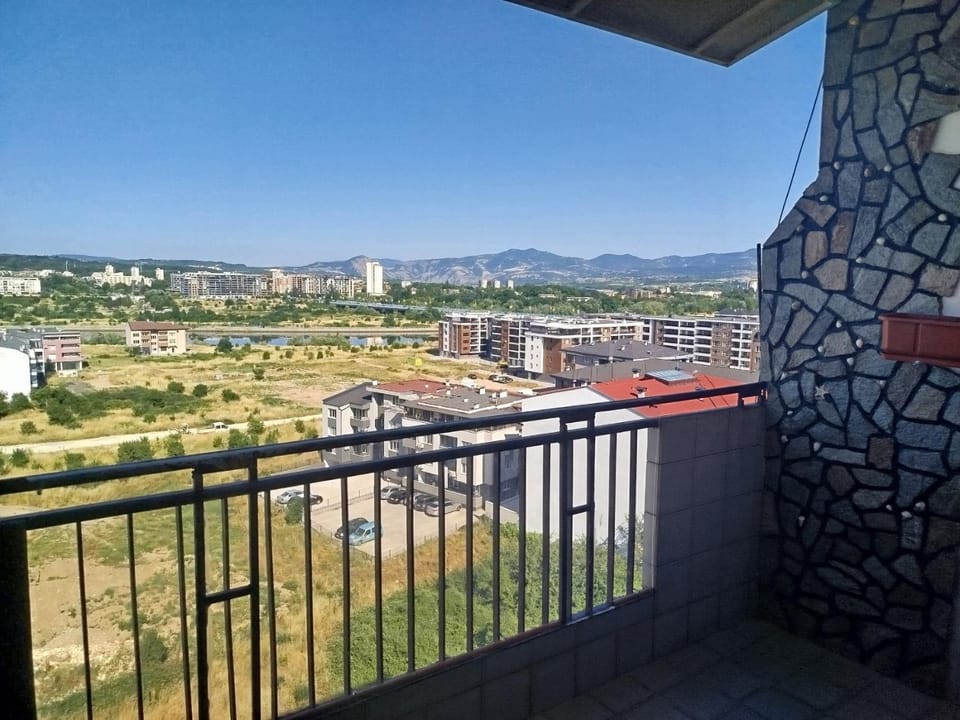 Natural landscape, View (from property/room), Balcony/Terrace, City view, Mountain view