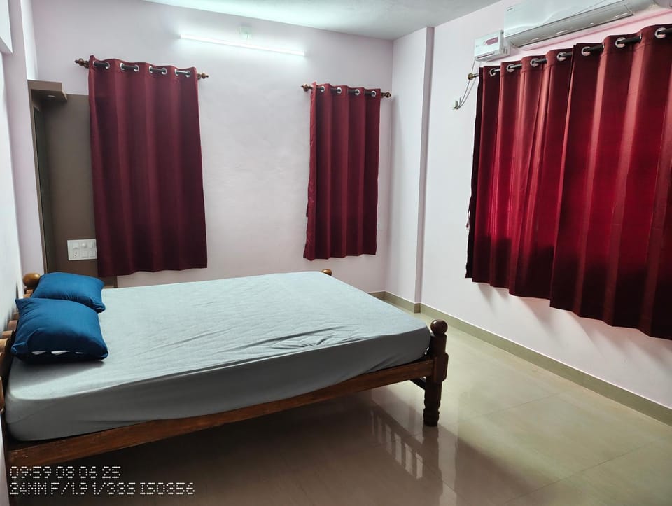 Bed, Bedroom, air conditioner
