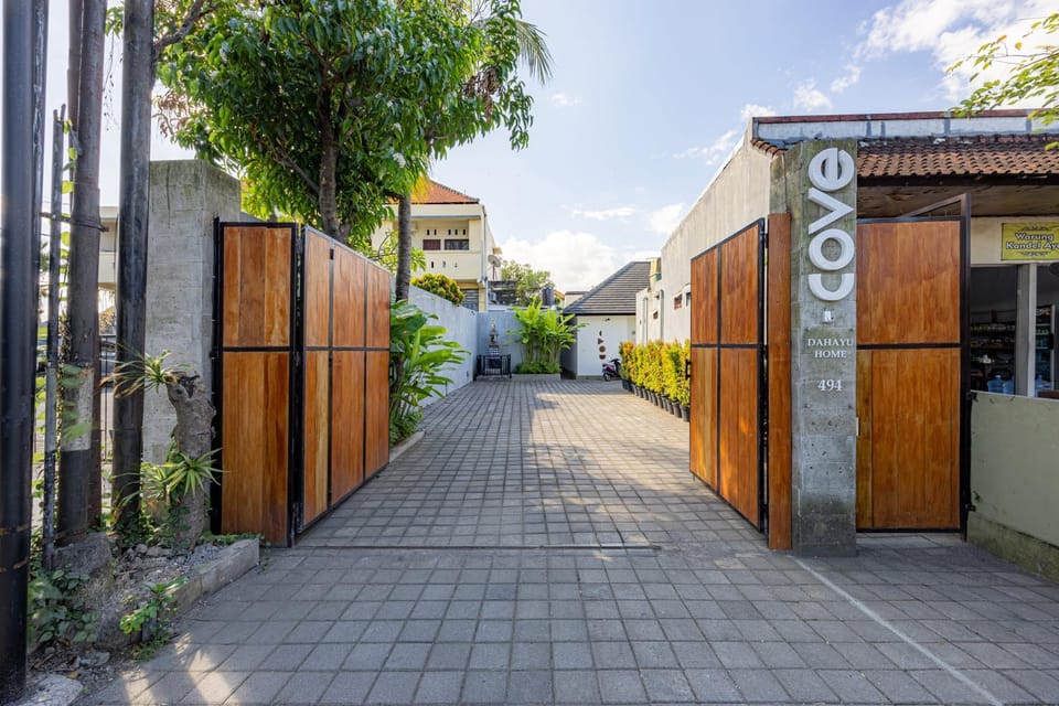 Facade/entrance