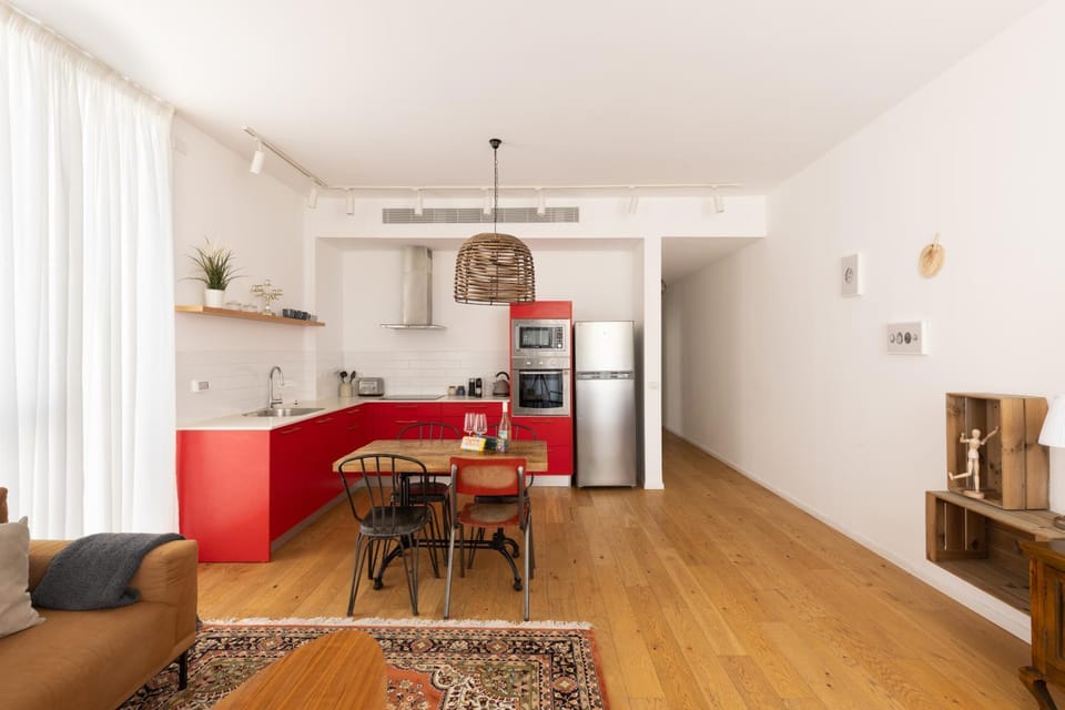 Kitchen or kitchenette, Dining area, stove