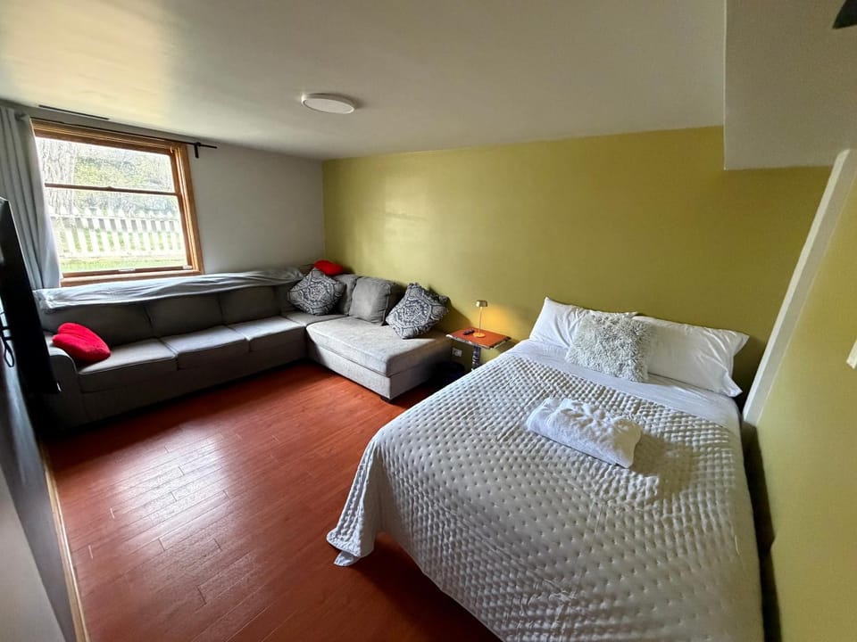 Bed, Living room