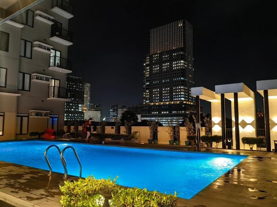 Property building, Night, City view, Pool view, Swimming pool, sunbed