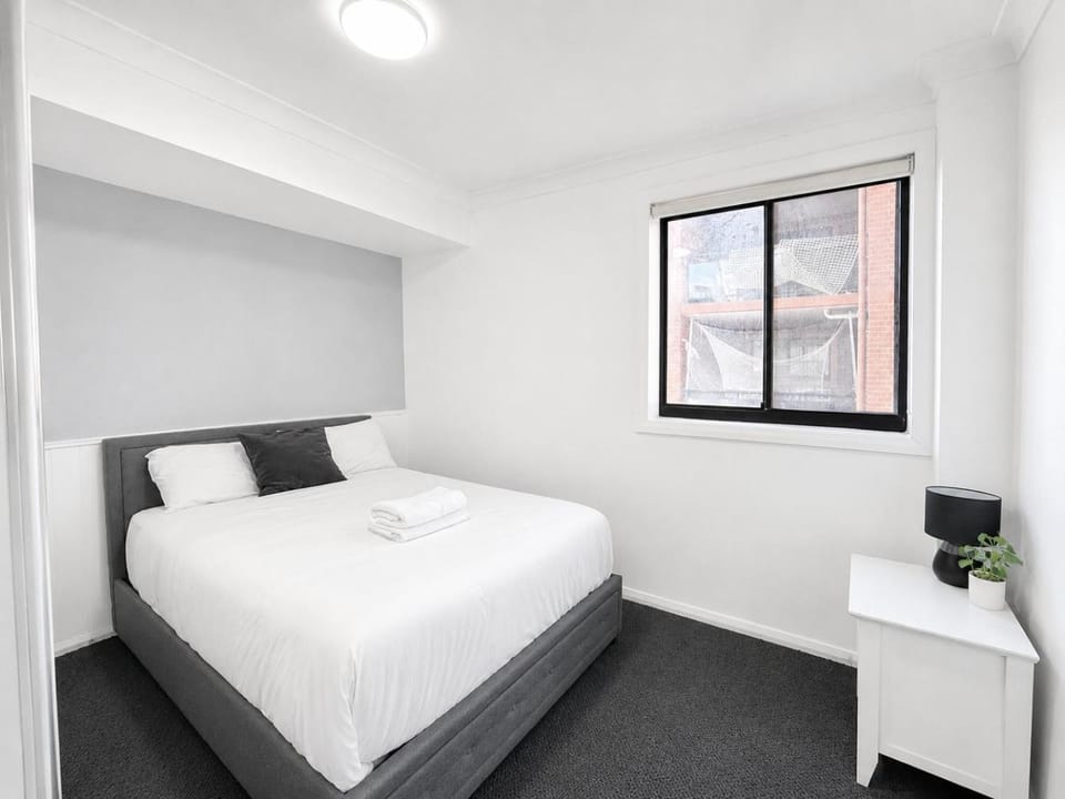 Modern 2-Bedroom Apartment 7mins to Paramatta Train Station Apartment in Parramatta