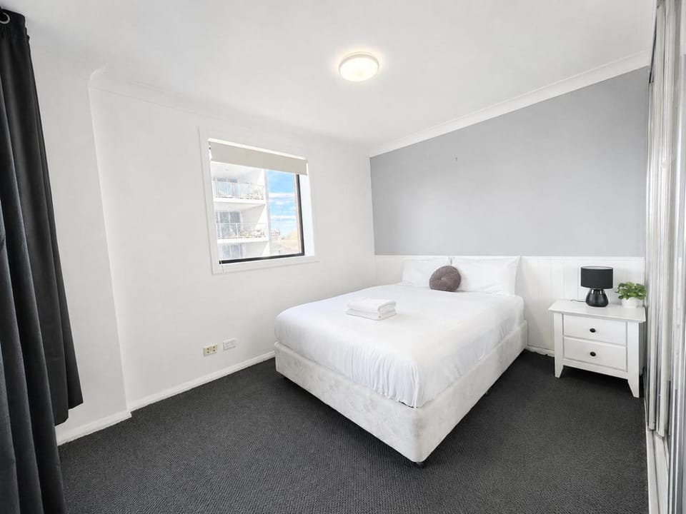 Modern 2-Bedroom Apartment 7mins to Paramatta Train Station Apartment in Parramatta