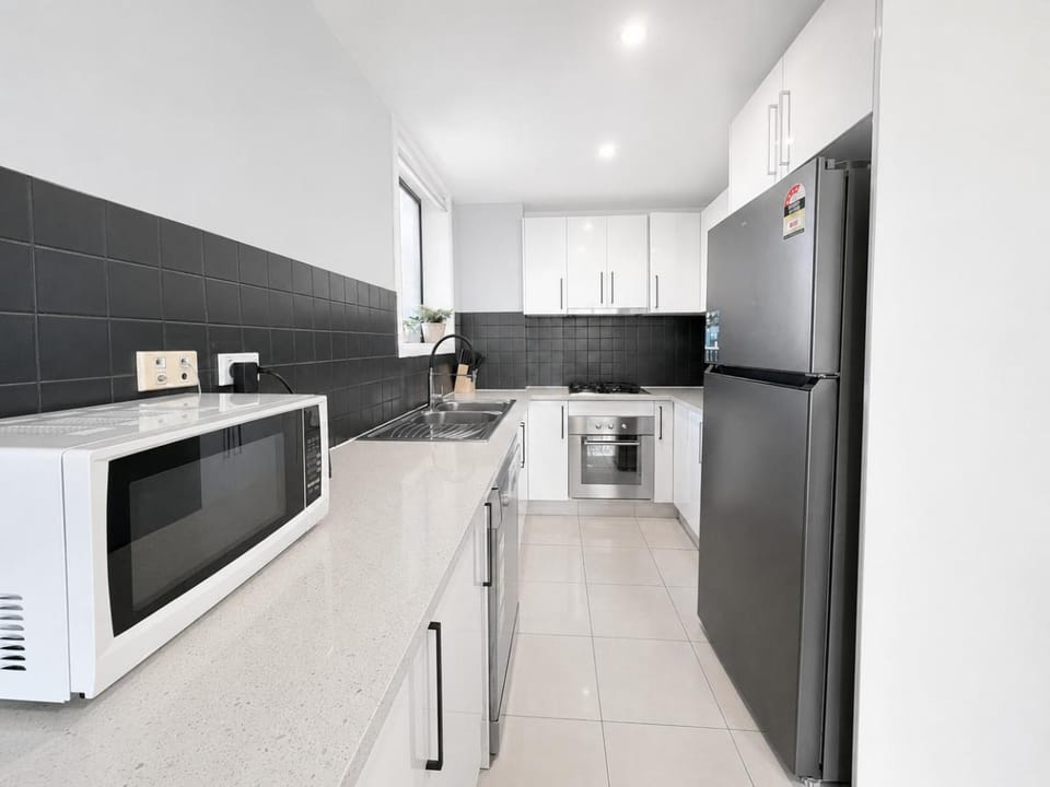 Modern 2-Bedroom Apartment 7mins to Paramatta Train Station Apartment in Parramatta