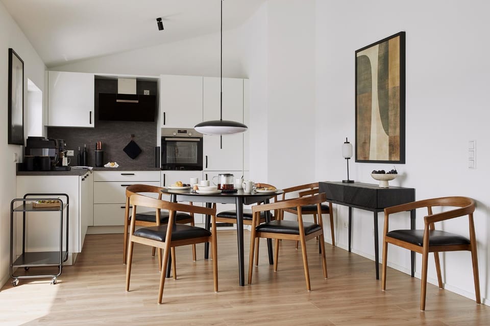 Coffee/tea facilities, Kitchen or kitchenette, Living room, Seating area, Dining area, dishwasher, oven, stove, toaster