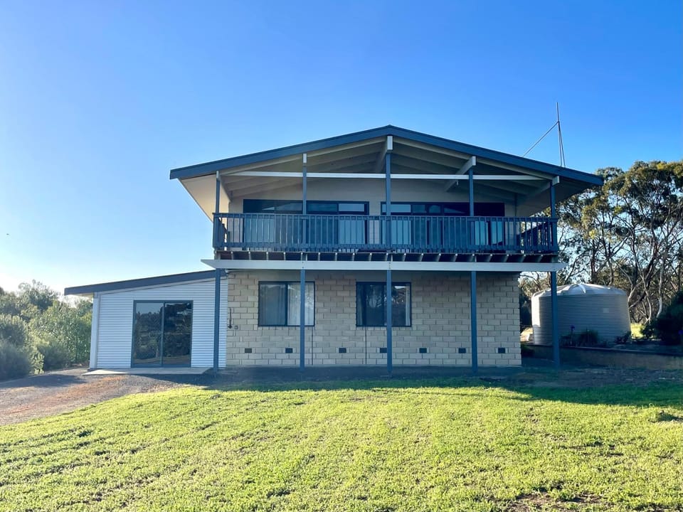 Bayview Heights House in Kingscote