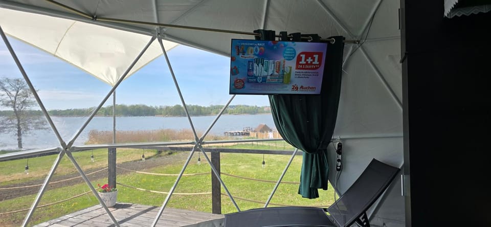 Communal lounge/ TV room, Lake view