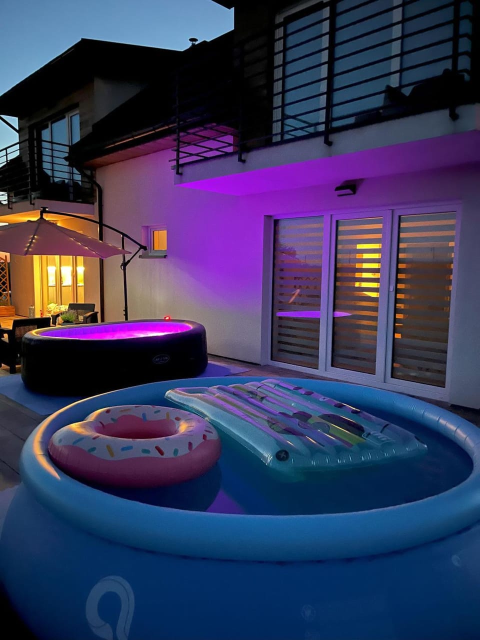 Hot Tub, Swimming pool
