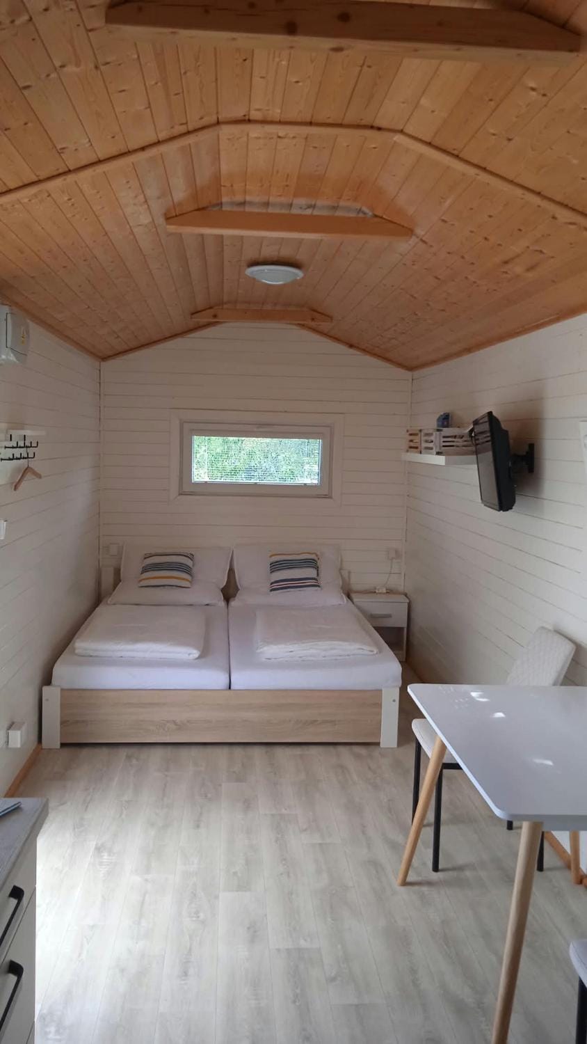 Maringotka u Lesa Chalet in Czechia