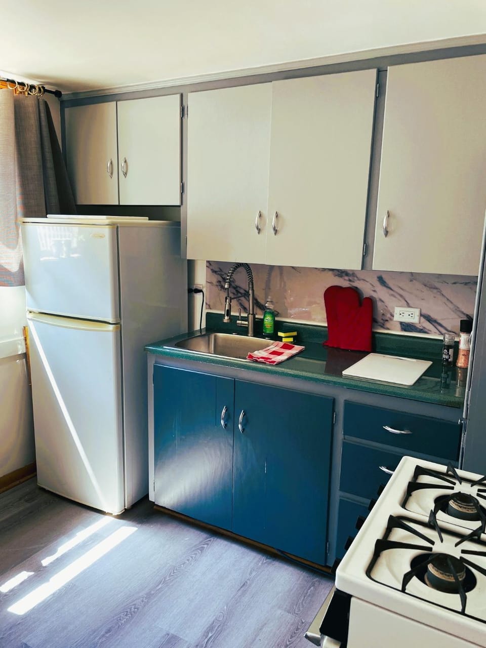 Cabernet Sauvignon Escape Apartment in Calgary