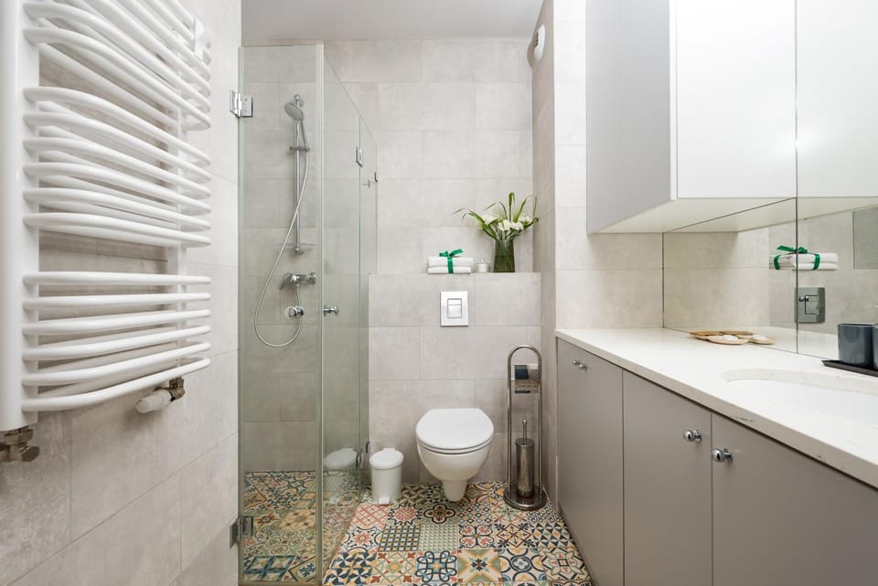 Shower, Toilet, Bathroom, towels