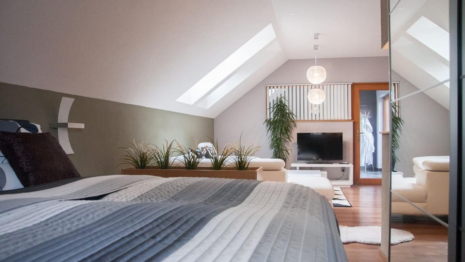 Bed, Living room