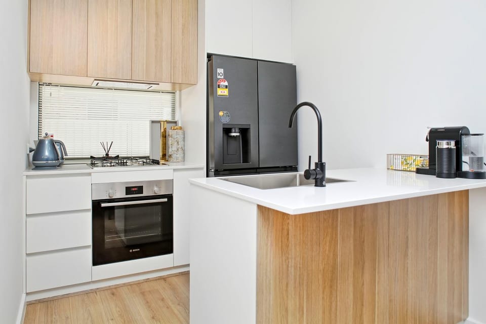 Coffee/tea facilities, Kitchen or kitchenette, stove, toaster