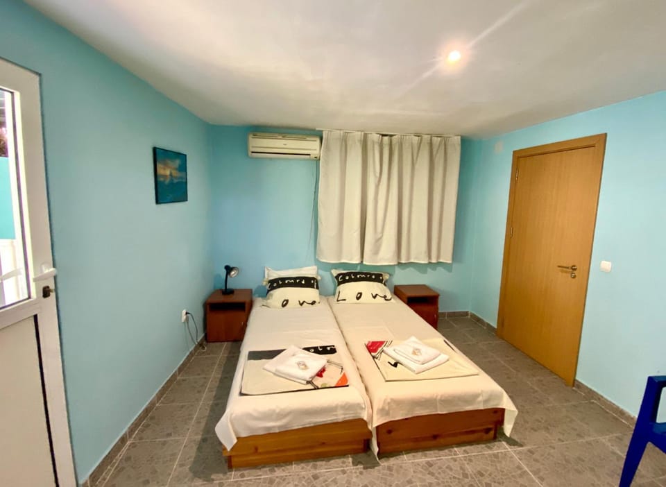 Staff, People, Summer, Bedroom, Family