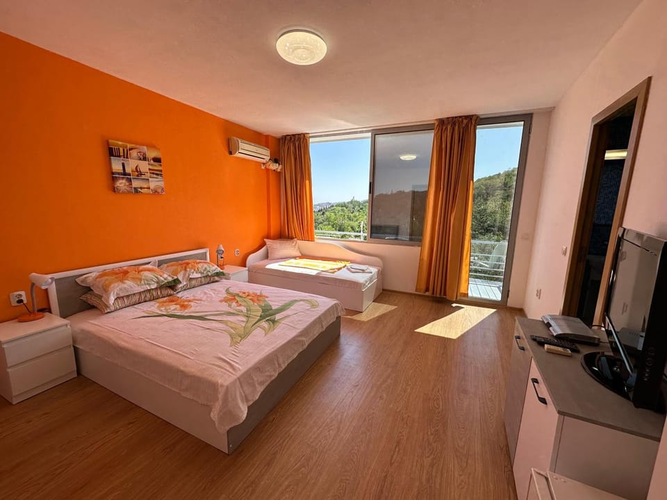 View (from property/room), Photo of the whole room, Bedroom, Sea view
